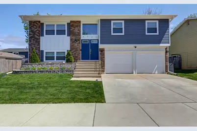4721 Huntington Boulevard, Hoffman Estates, IL 60192 - Photo 1