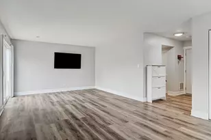 4721 Huntington Blvd, Hoffman Estates, IL 60192 - Photo 7