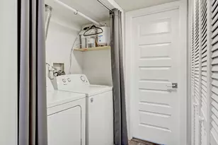4721 Huntington Blvd, Hoffman Estates, IL 60192 - Photo 9