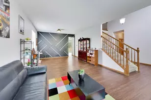 527 W Mara Lynn Ct, Round Lake, IL 60073 - Photo 7