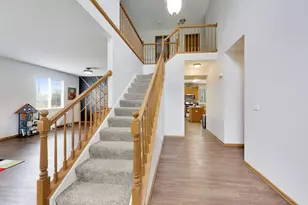 527 W Mara Lynn Ct, Round Lake, IL 60073 - Photo 5