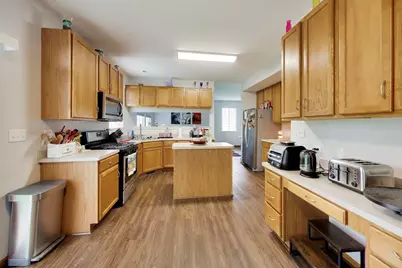 527 W Mara Lynn Court, Round Lake, IL 60073 - Photo 3
