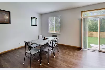 527 W Mara Lynn Court, Round Lake, IL 60073 - Photo 9