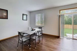 527 W Mara Lynn Ct, Round Lake, IL 60073 - Photo 9