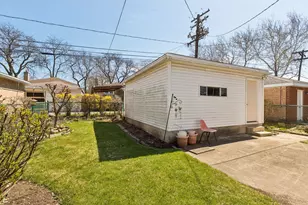 207 Brown Ave, Evanston, IL 60202 - Photo 15