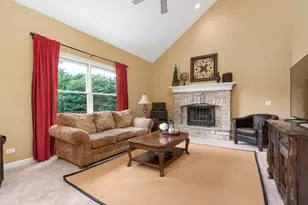 852 Sunrise Dr, South Elgin, IL 60177 - Photo 17