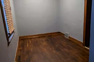 8112 S Exchange Ave, Chicago, IL 60617 - Photo 9