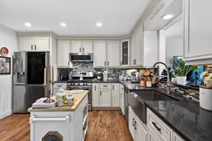 1327 Laurel Oaks Dr, Streamwood, IL 60107 - Photo 3