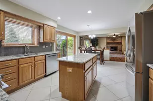 8903 Vail Ln, Woodridge, IL 60517 - Photo 5
