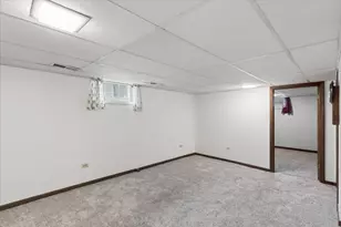 802 Kirkwood Ave, Winthrop Harbor, IL 60096 - Photo 15