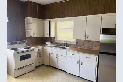900 E Browning Street, Marion, IL 62959 - Photo 5
