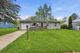 124 E Melody Ln, Woodstock, IL 60098 - Photo 1