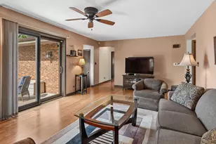 913 Andermann Ln, Darien, IL 60561 - Photo 7