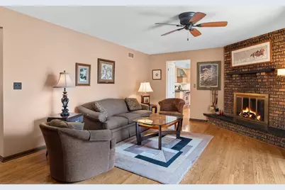913 Andermann Lane, Darien, IL 60561 - Photo 5