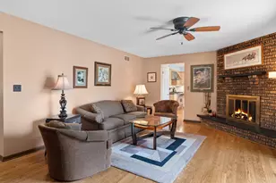 913 Andermann Ln, Darien, IL 60561 - Photo 5