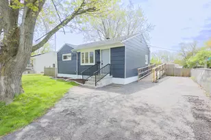 1733 Ballentine St, Waukegan, IL 60087 - Photo 5