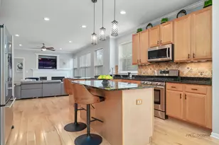 258 Colonial Dr, Vernon Hills, IL 60061 - Photo 9