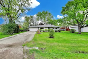 9 Johnathan Rd, Lake Zurich, IL 60047 - Photo 3