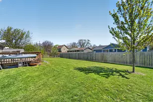 225 Cavin Ave, Winthrop Harbor, IL 60096 - Photo 17