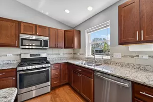 225 Cavin Ave, Winthrop Harbor, IL 60096 - Photo 5