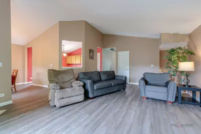 71 W Chatham Lane #19-2, Round Lake, IL 60073 - Photo 7