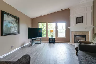 71 W Chatham Lane #19-2, Round Lake, IL 60073 - Photo 5