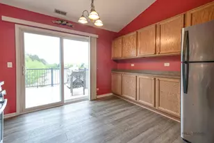 71 W Chatham Ln, Round Lake, IL 60073 - Photo 15