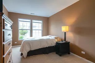 71 W Chatham Ln, Round Lake, IL 60073 - Photo 23