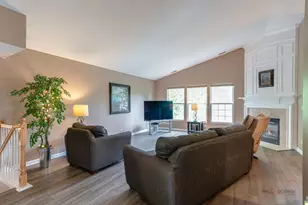 71 W Chatham Ln, Round Lake, IL 60073 - Photo 9