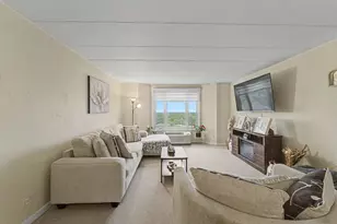 1 Renaissance Pl, Palatine, IL 60067 - Photo 9