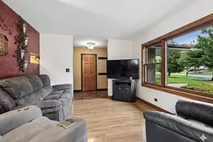 1020 Valewood Dr, Bartlett, IL 60103 - Photo 5
