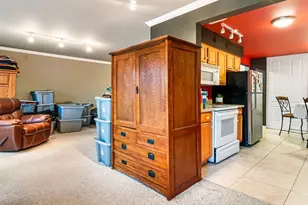 2431 E Brandenberry Ct, Arlington Heights, IL 60004 - Photo 7