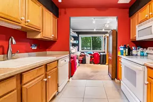 2431 E Brandenberry Ct, Arlington Heights, IL 60004 - Photo 5