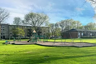 2431 E Brandenberry Ct, Arlington Heights, IL 60004 - Photo 17