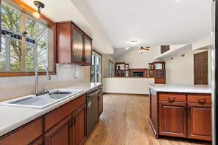 1408 Fawn Ct, Bolingbrook, IL 60490 - Photo 9