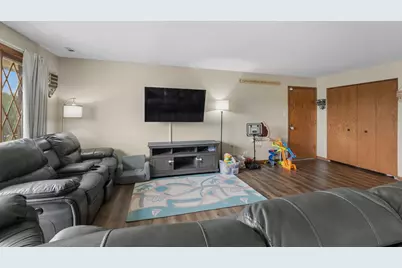 10704 Kilpatrick Avenue #3B, Oak Lawn, IL 60453 - Photo 3