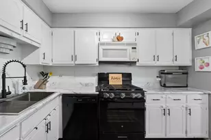 10704 Kilpatrick Ave, Oak Lawn, IL 60453 - Photo 9