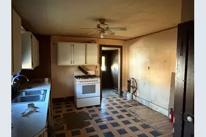 327 S Elm Street, Paxton, IL 60957 - Photo 5
