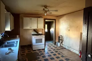 327 S Elm St, Paxton, IL 60957 - Photo 5