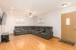 8233 N Octavia Ave, Niles, IL 60714 - Photo 3