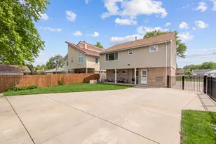 8233 N Octavia Ave, Niles, IL 60714 - Photo 25