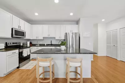 944 W 15th Place #3A, Chicago, IL 60608 - Photo 9