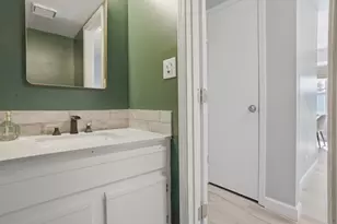 7 Arthur Ct, Streamwood, IL 60107 - Photo 9