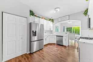 1070 Lily Field Ln, Bolingbrook, IL 60440 - Photo 5