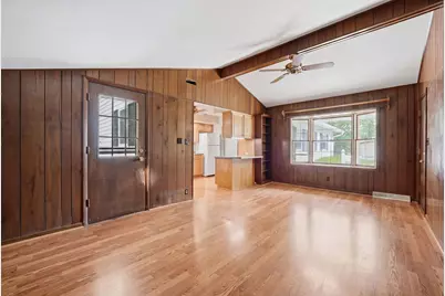 323 E Dresser Road, Dekalb, IL 60115 - Photo 15