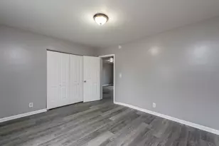 205 S Park Ave, Waukegan, IL 60085 - Photo 9