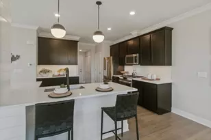 8496 Liberty Ln, Woodridge, IL 60517 - Photo 9