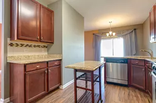 532 S Jade Ln, Round Lake, IL 60073 - Photo 9