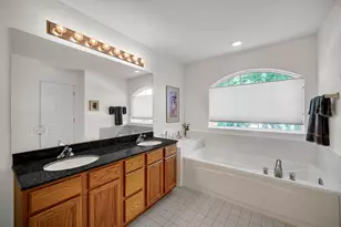 48 Wellesley Cir, Northbrook, IL 60062 - Photo 17