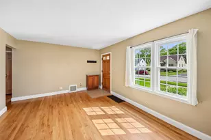 158 N Garfield Ave, Mundelein, IL 60060 - Photo 7